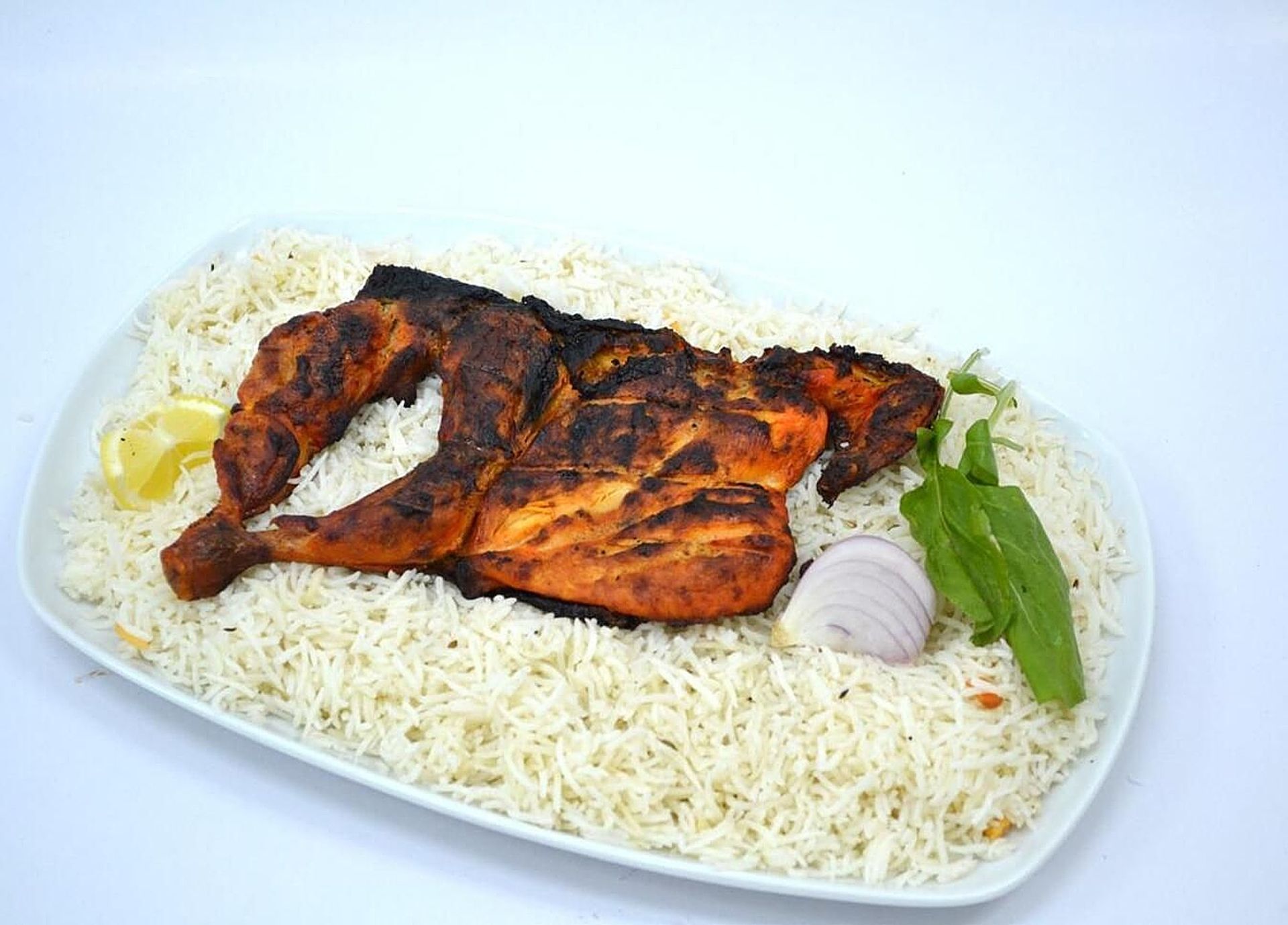دجاج على الفحم مع الأرز - نص حبة دجاج مع الأرز