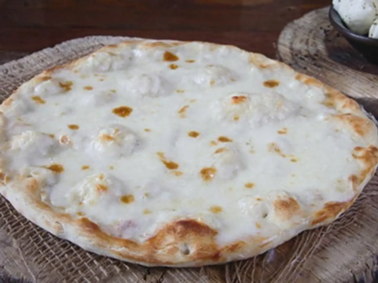 Super Labneh Ash Albulbul Pizza - Small