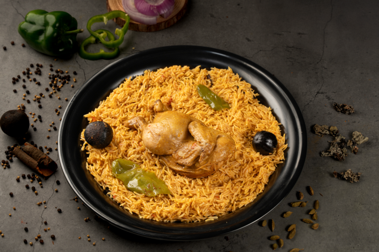 مضغوط مع الرز - حبة دجاج كاملة