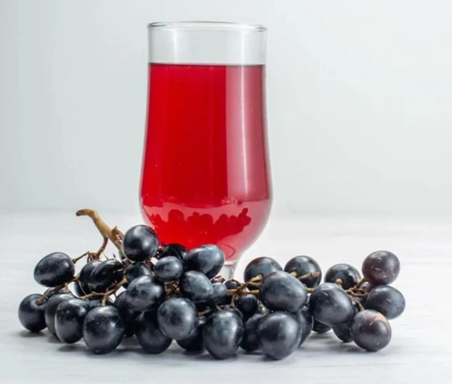 عنب أحمر أسود - صغير