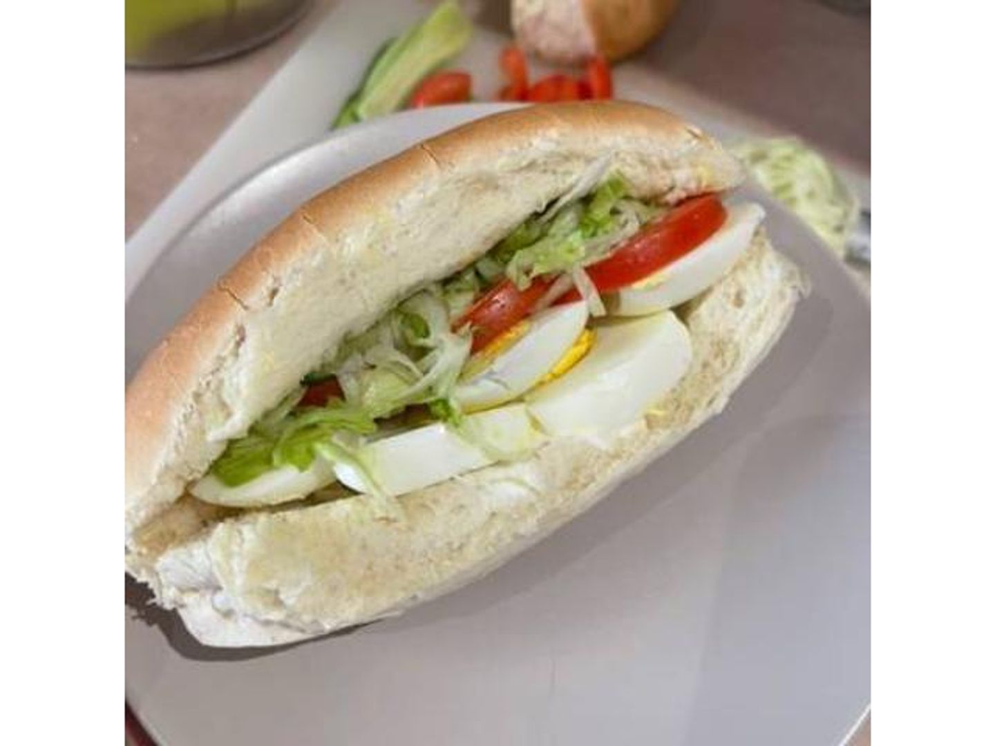 ساندوتش بيض مسلوق بالجبنة - نصف