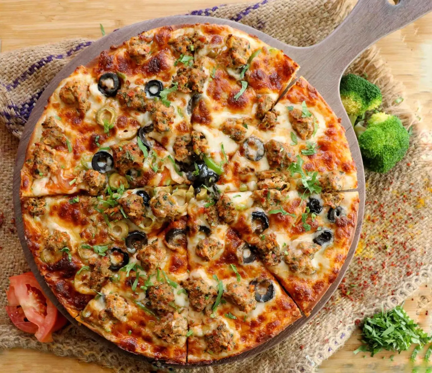 Crown Almanqusha Pizza - Medium