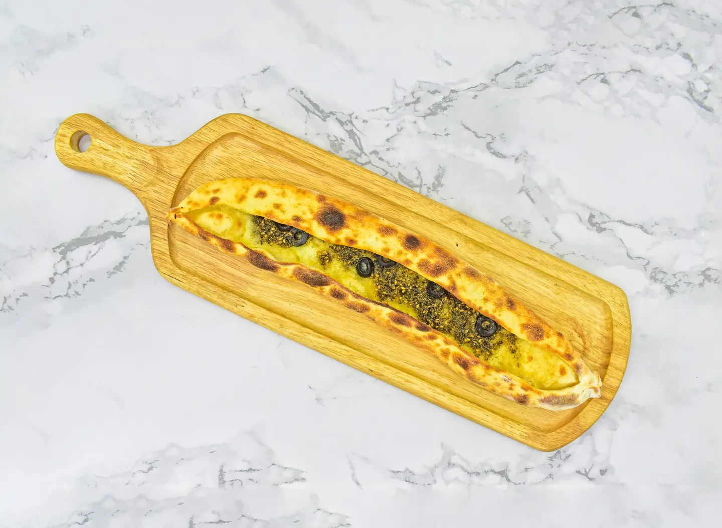 فطيرة لبنة مع زعترو زيتون وعسل - لبنه ساده