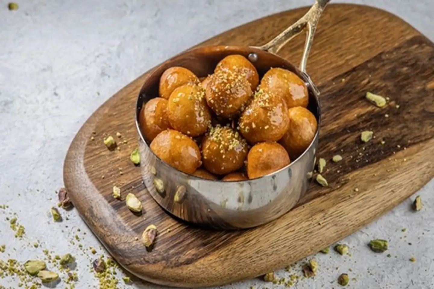 لقيمات بالفستق - صغير