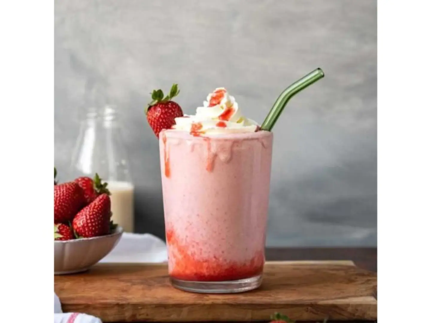 Strawberry Milkshake - Medium