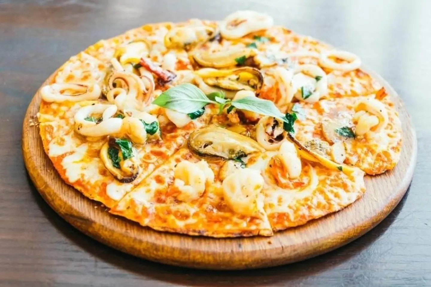 Mixed Seafood Pizza - Medium