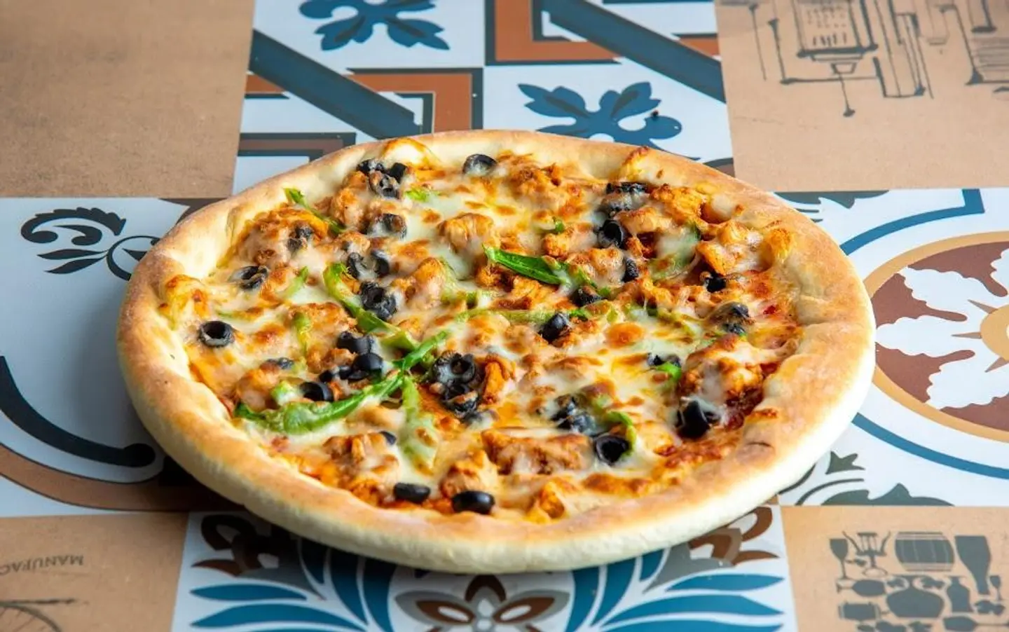 بيتزا بالجبن و الخضار - صغير