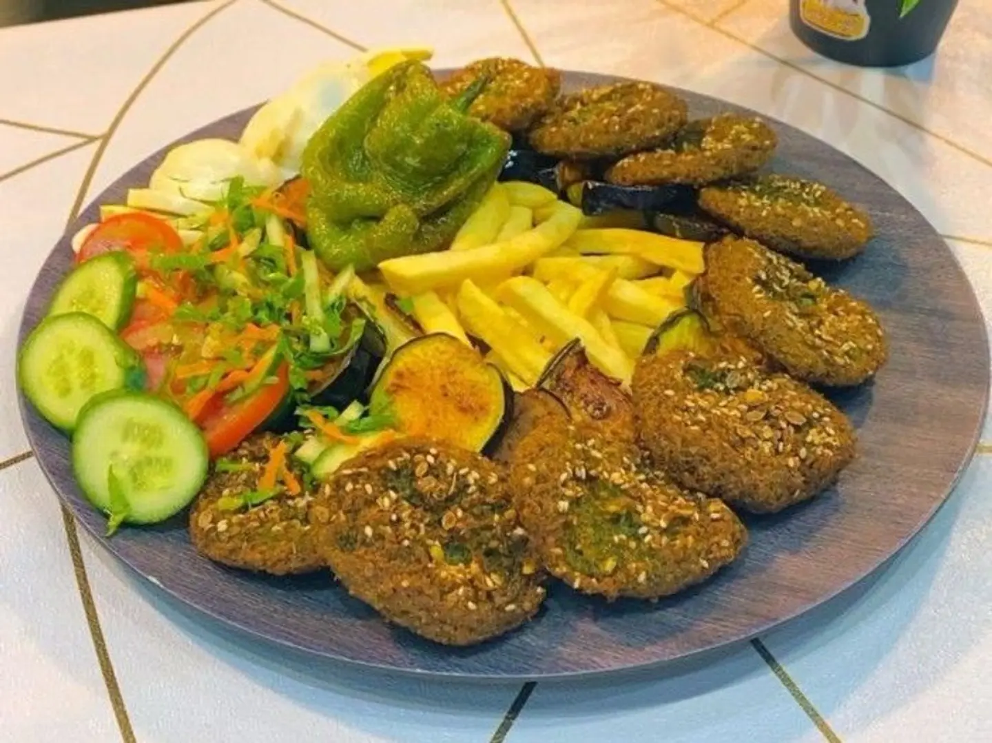 طبق طعمية كبير - طبق طعمية بالبيض