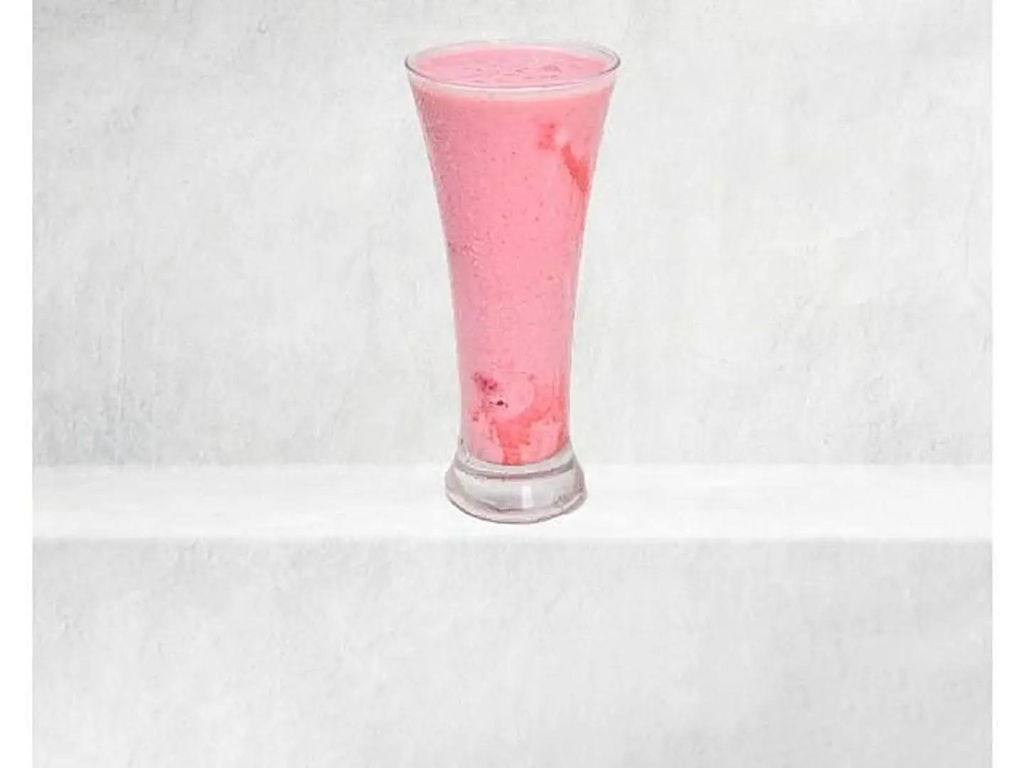 فراولة حليب - وسط