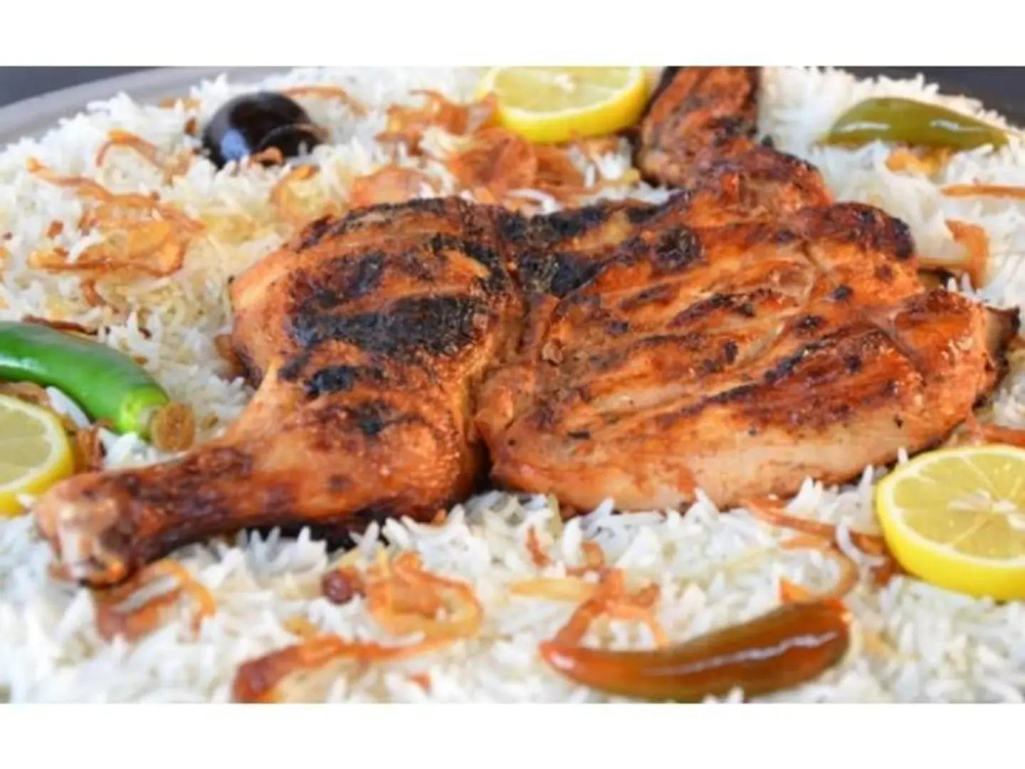 دجاج مشوي على الفحم مع الأرز - نصف دجاجة