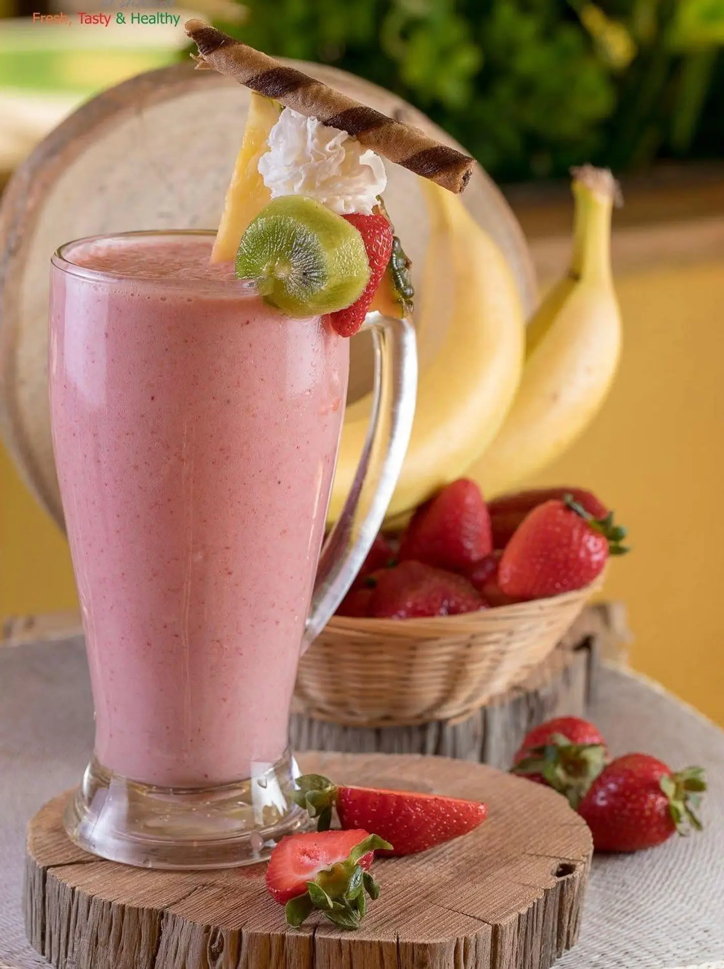 فراولة وحليب - وسط