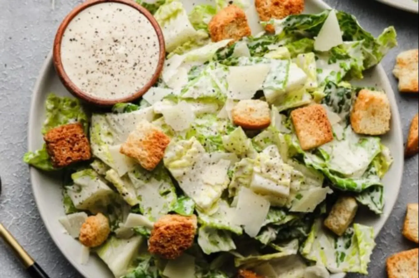 سلطة سيزر - وسط