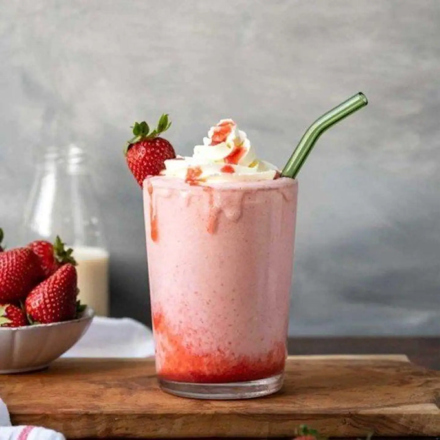 Strawberry Milkshake - Medium