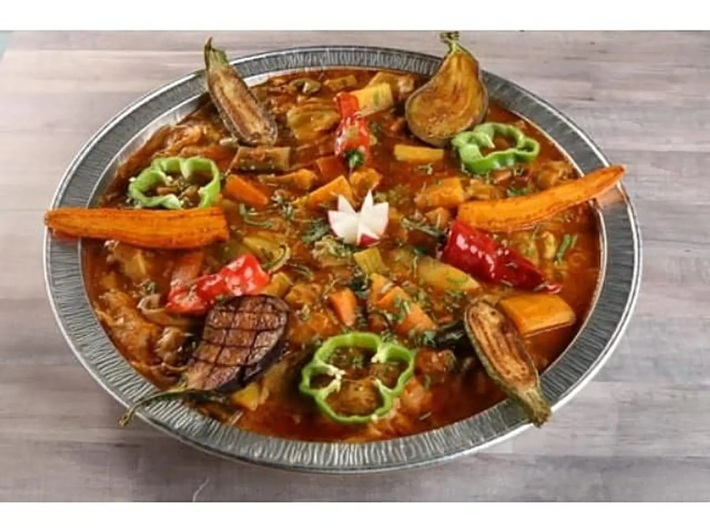 وليمة مرقوق باللحم - وسط