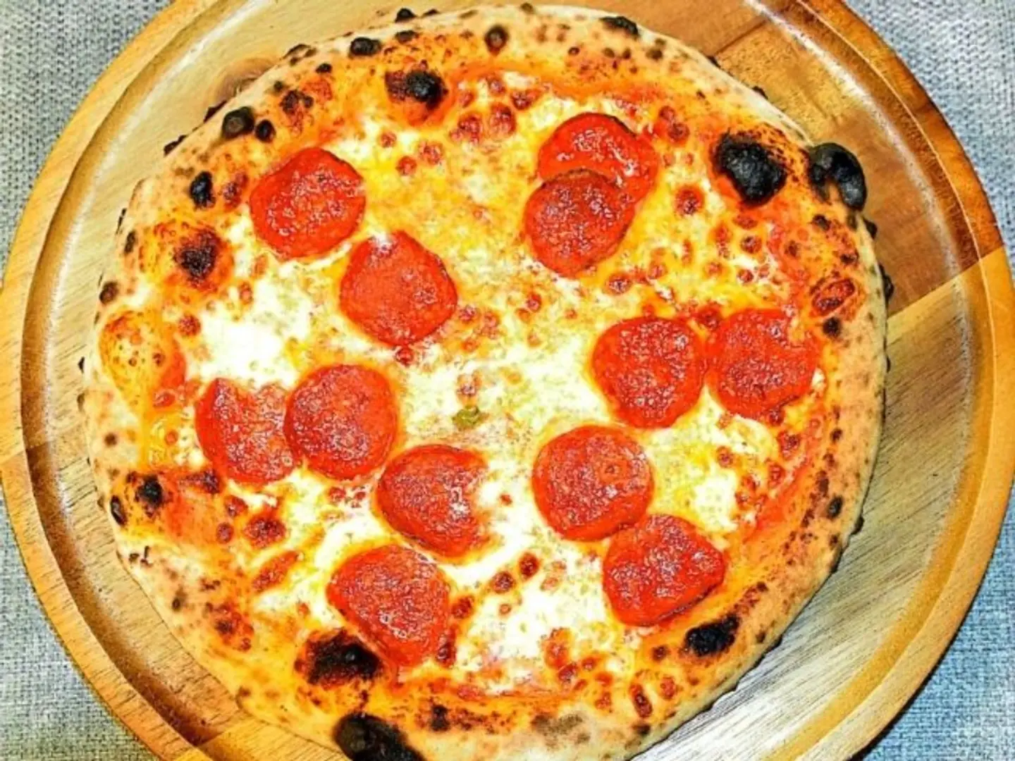 بيتزا بيبروني - صغير