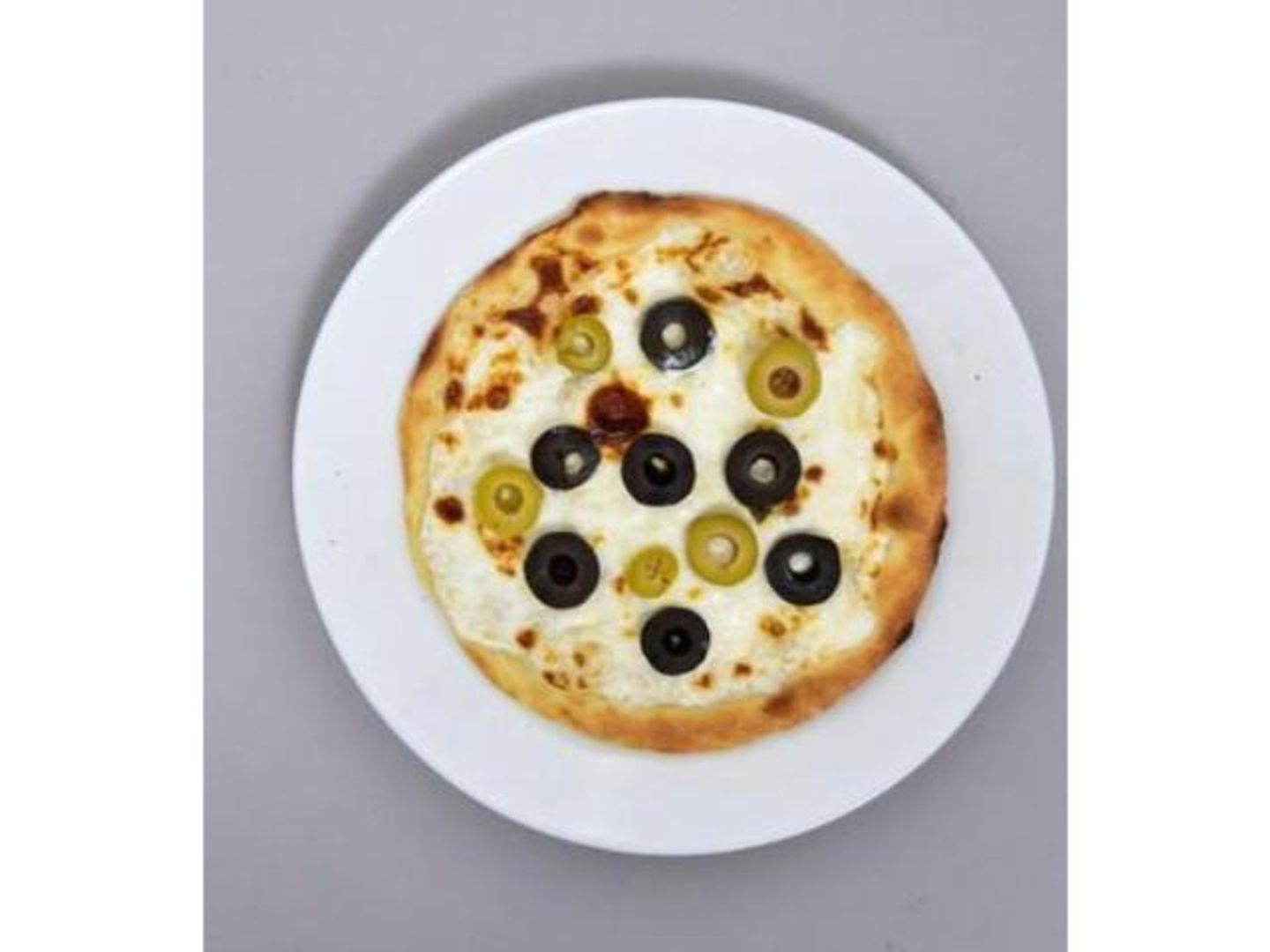 Cheese And Olive Boat Pie - Small
