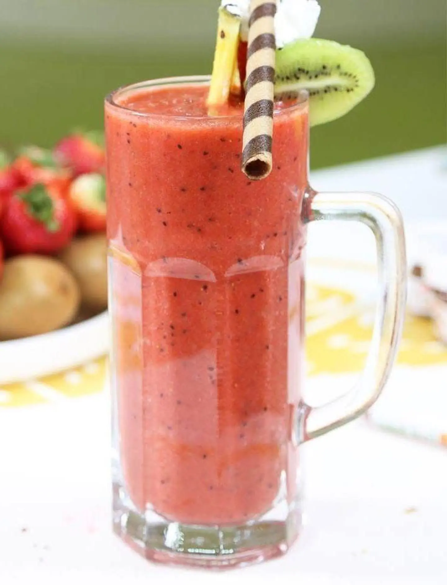 فراولة وكيوي - وسط