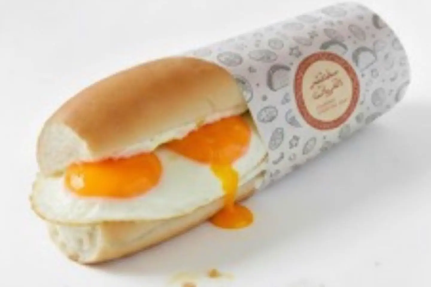 ساندوتش بيض عيون - نصف