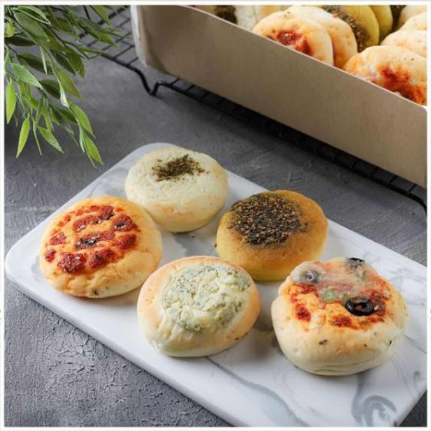 Mini Manaqish Box - 25 Pieces