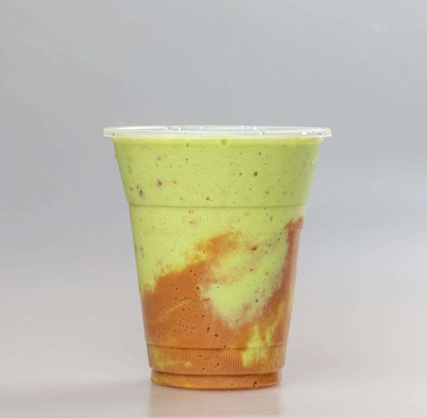 افوكادو خلطة المحل  - كوب وسط