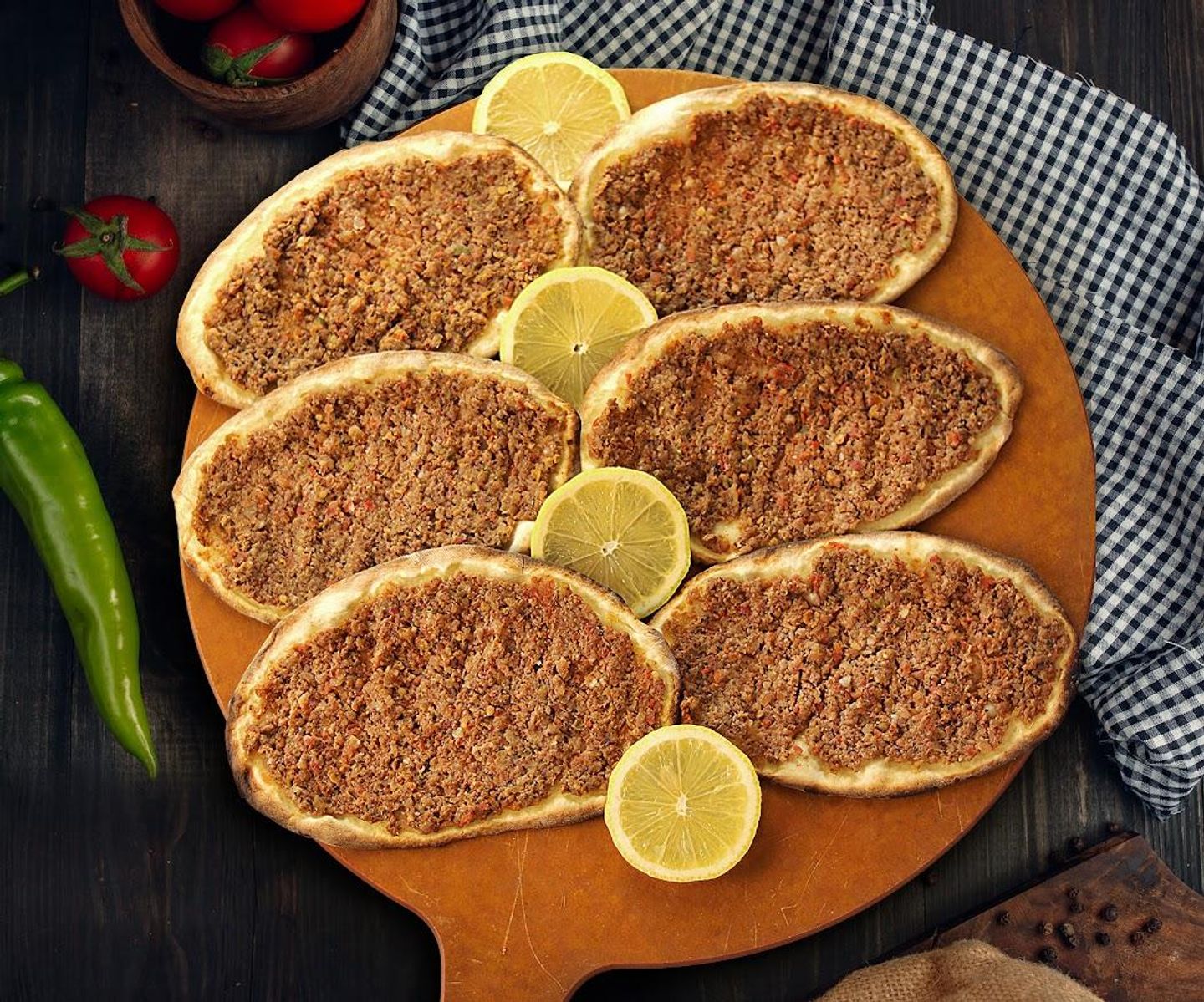 Levantine Sfiha With Chutney - One Piece