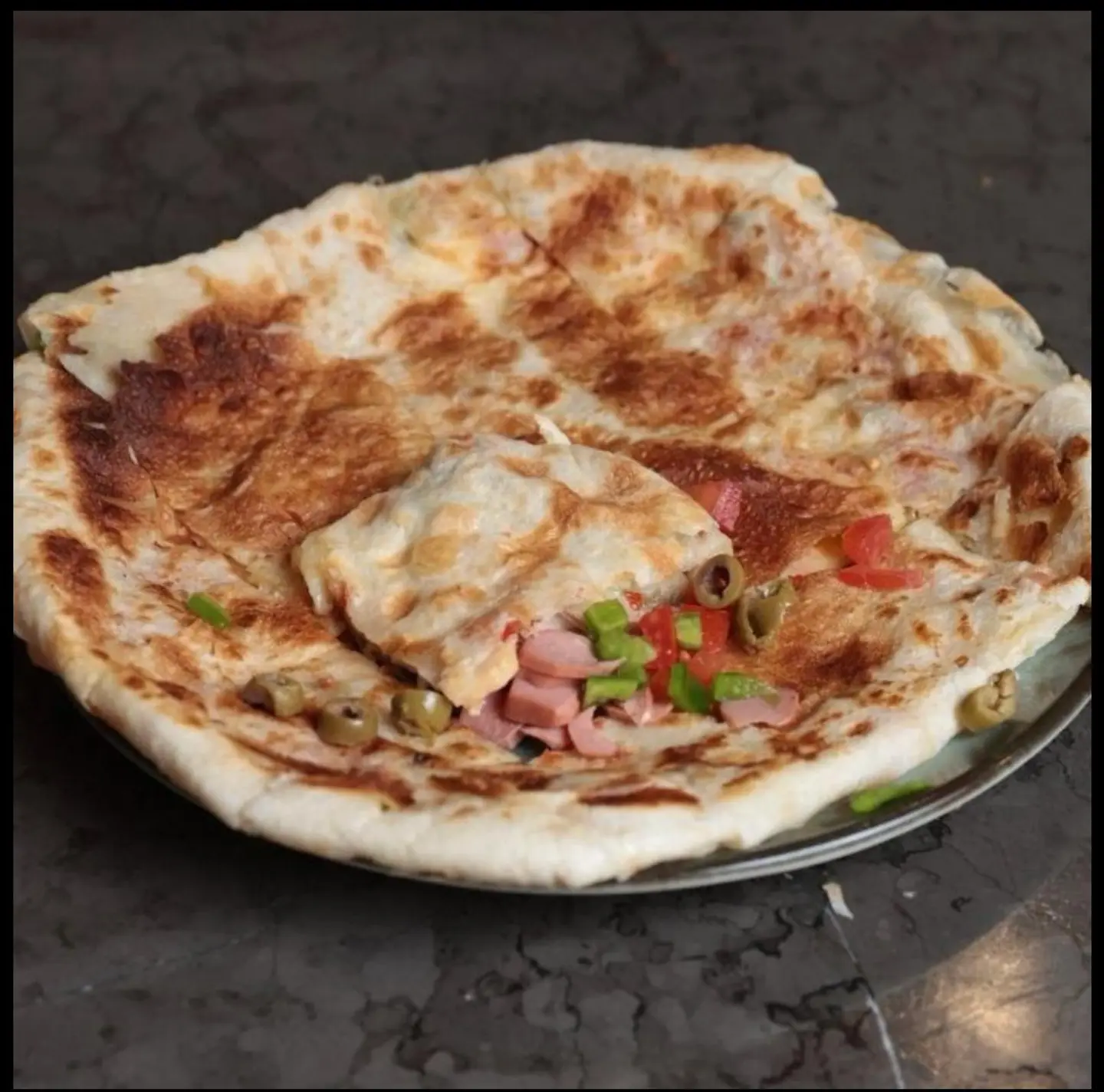 فطيرة سجق - وسط