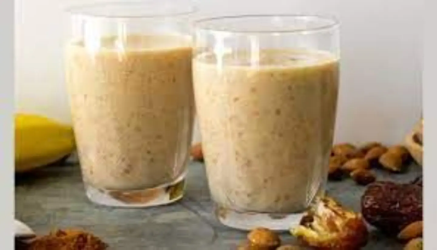 عصير تمر مع حليب - وسط