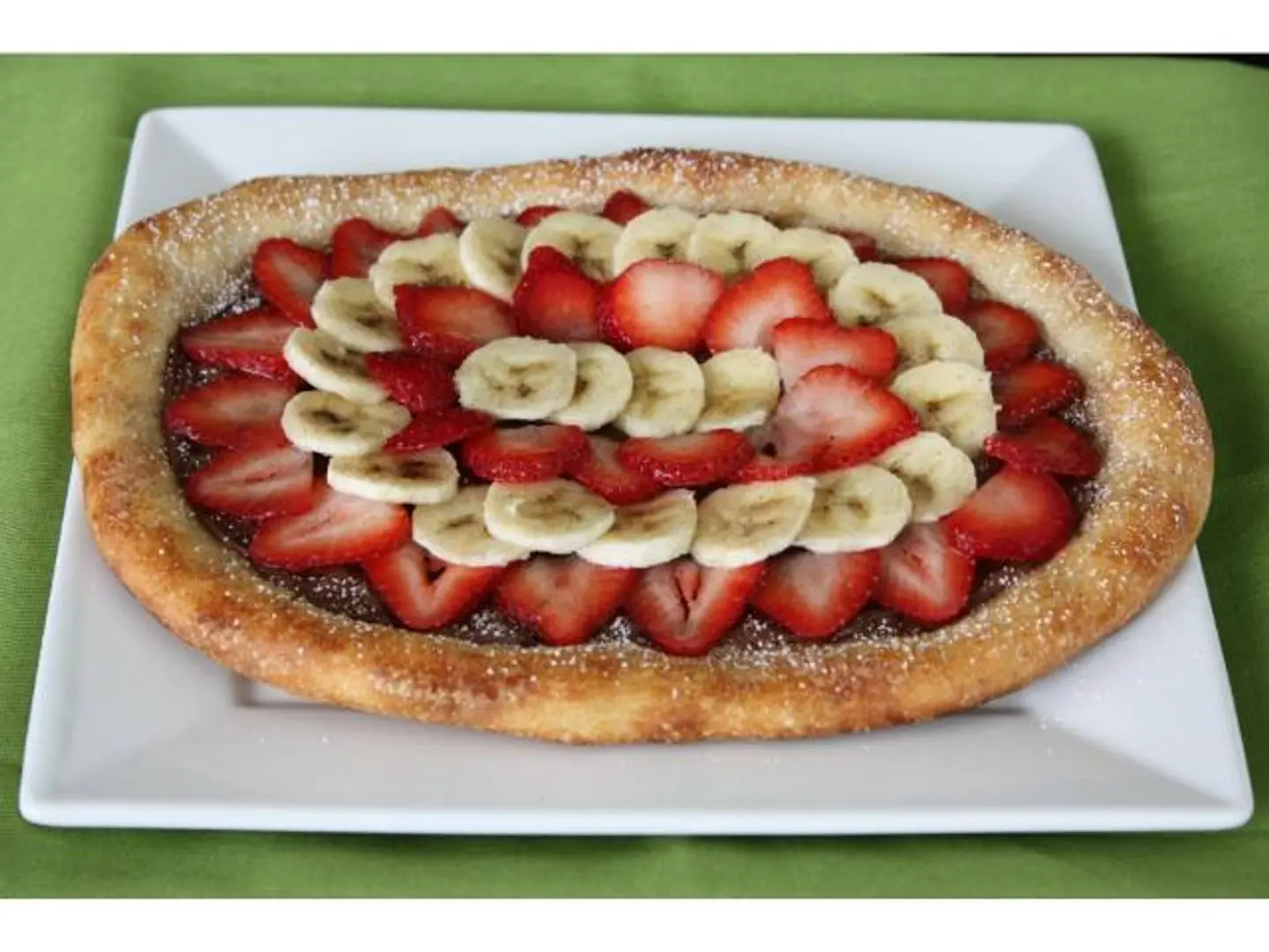 Chocolate Pizza With Banana And Strawberry - Small