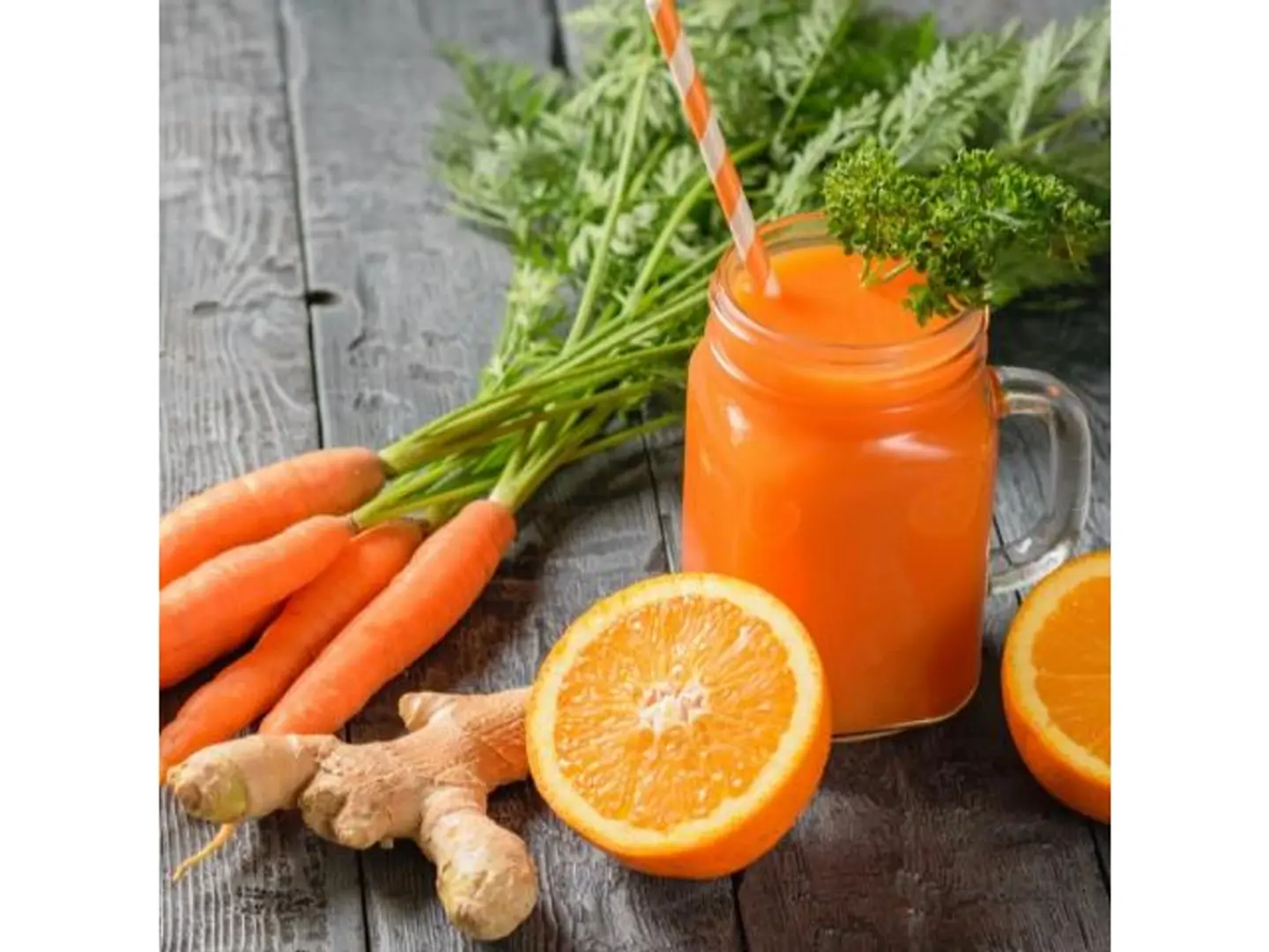 عصير برتقال جزر ليمون زنجبيل - كوب وسط