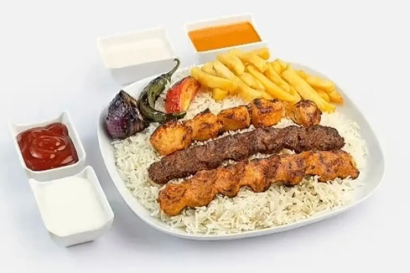 صحن نفر مشكل من ثلاثة اسياخ مع الرز والبطاطس والسلطات - نفر