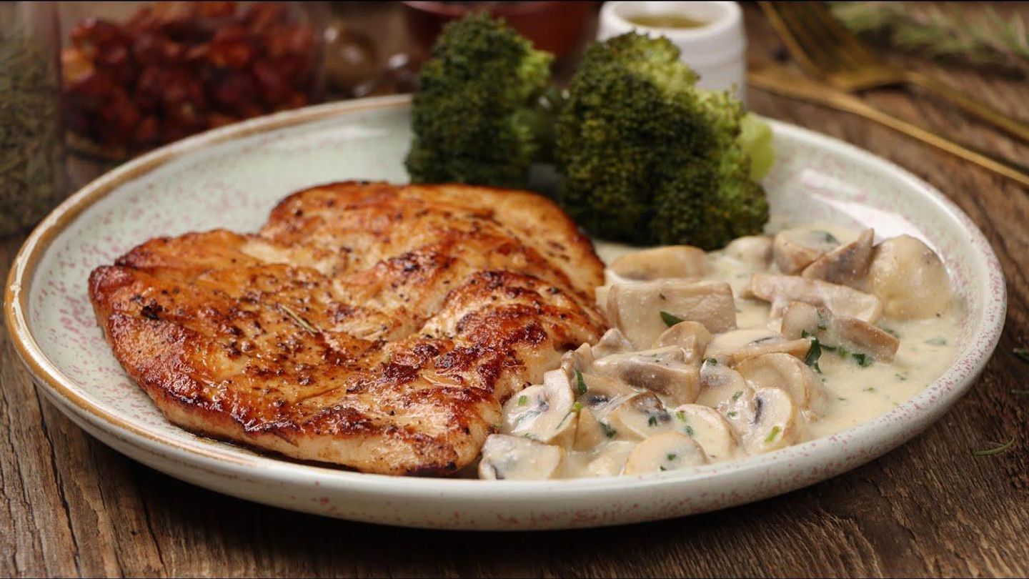 Chicken Steak With Mushroom Sauce - 150 G