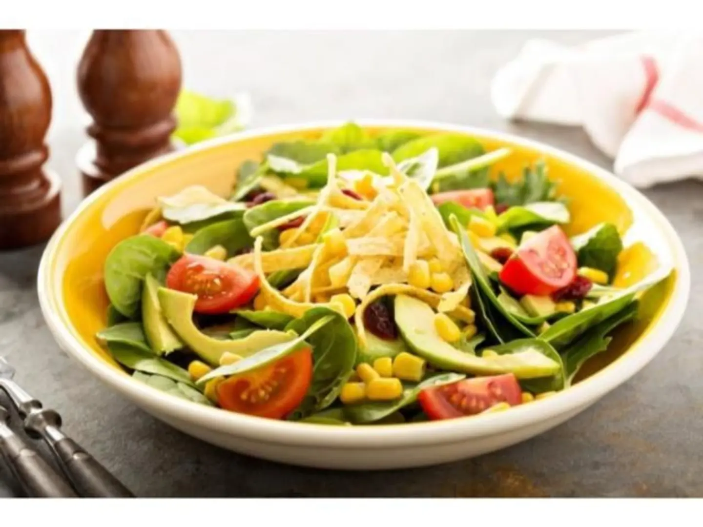 سلطة أفكادو مكس - صغير