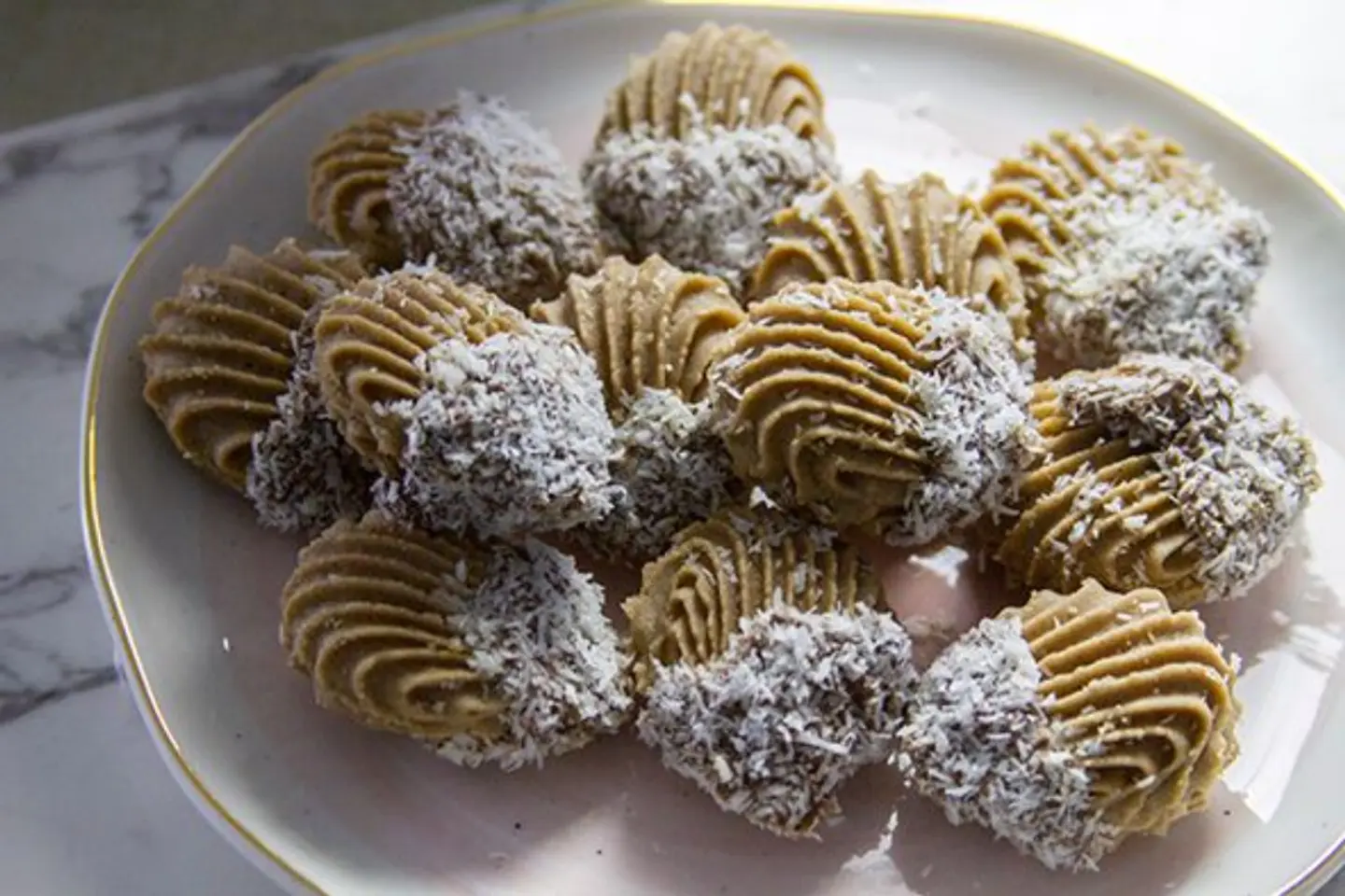 Petit Fours Coconut With Chocolate - 1 Kg