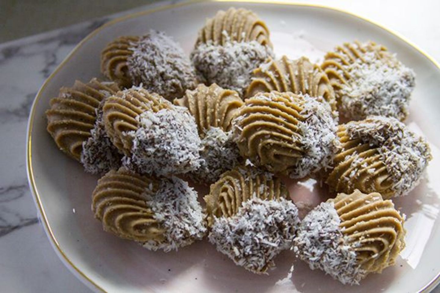 Petit Fours Coconut With Chocolate - 1 Kg