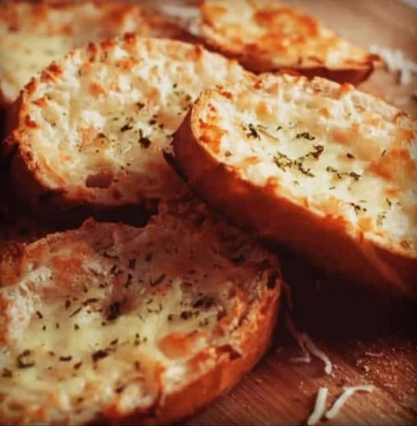 خبز محمّص بالثوم - صغير