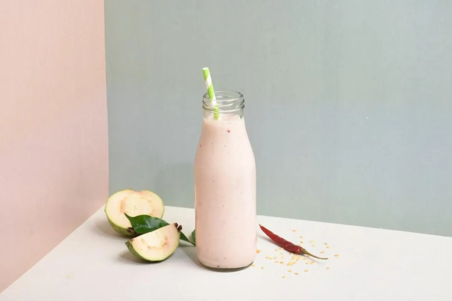 عصير جوافه بالحليب - كاسة وسط