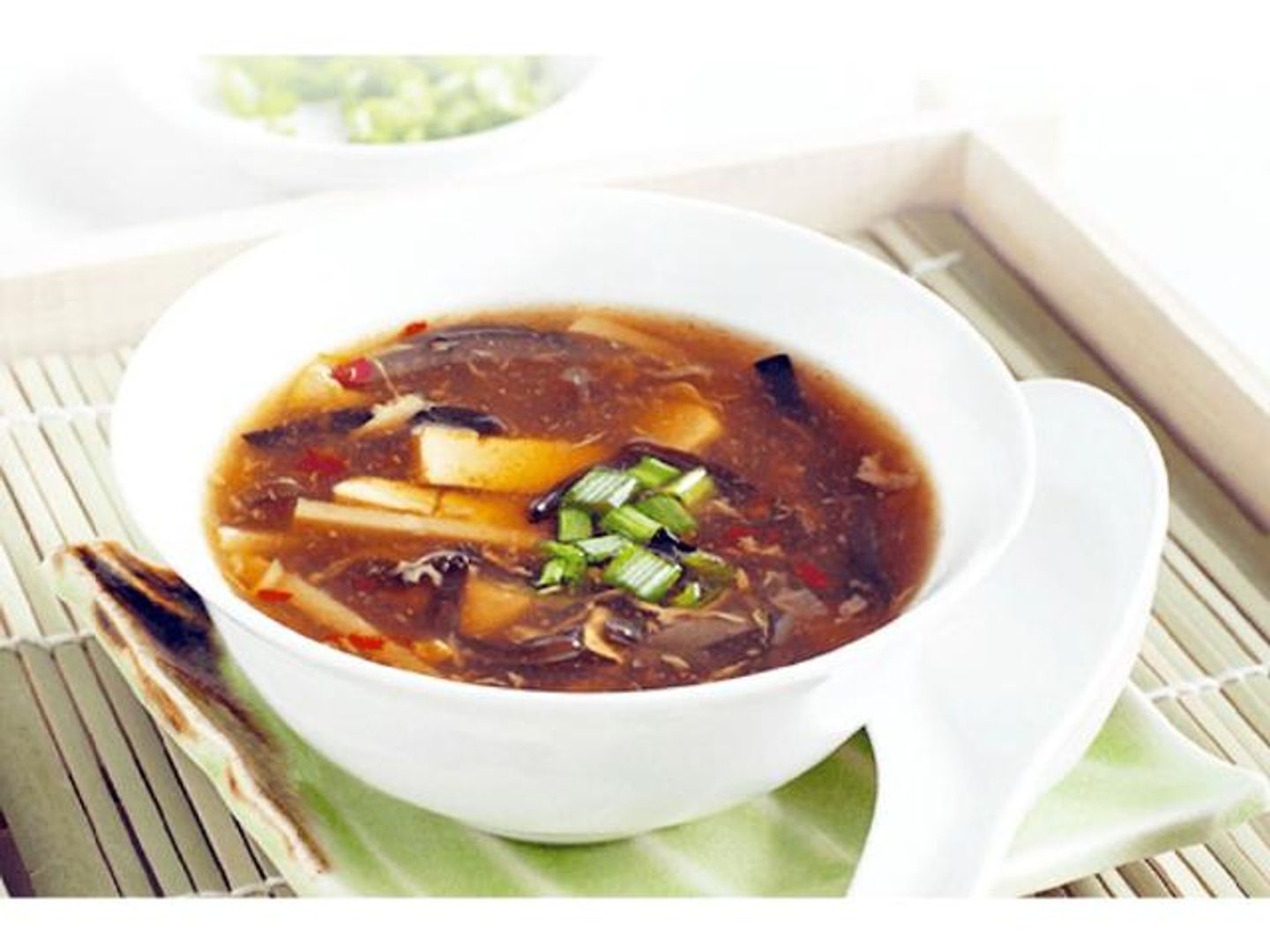 شوربة حارة وحامضة - صغير