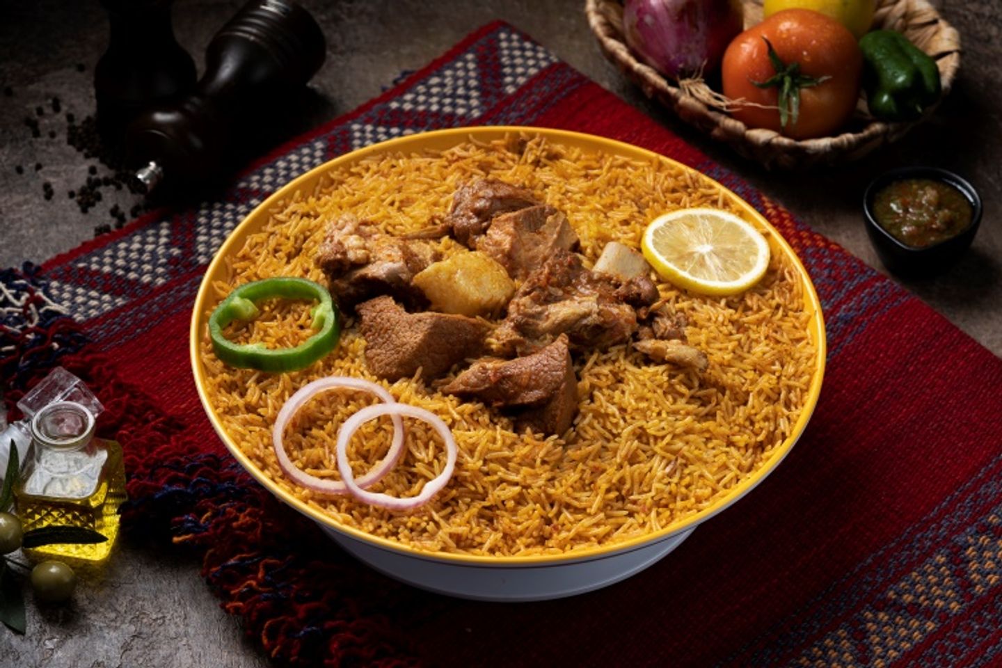 حنيذ مع الرز - حبة دجاج كاملة