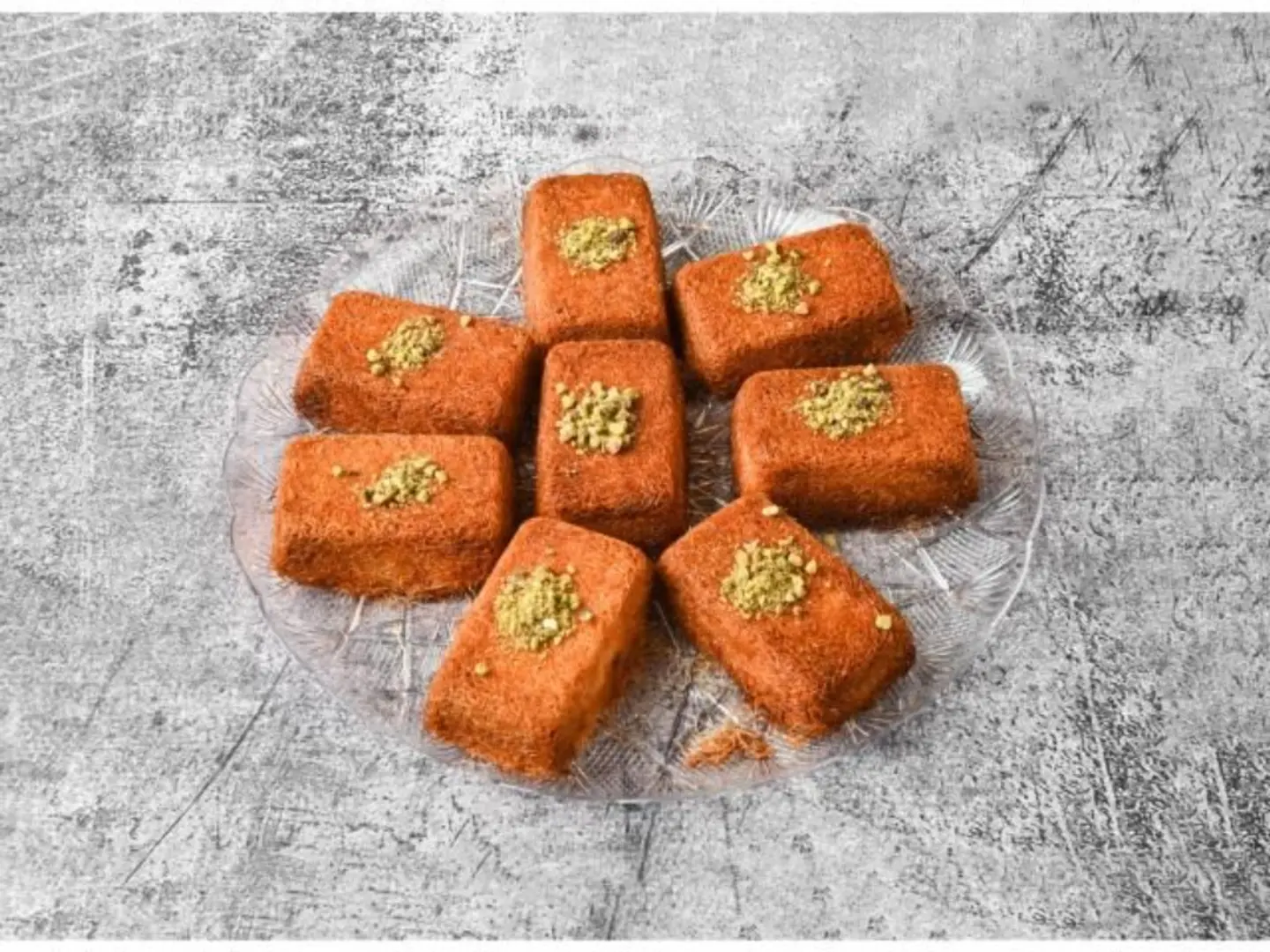 Mini Rectangular Kunafa With Cream - 8 Pieces