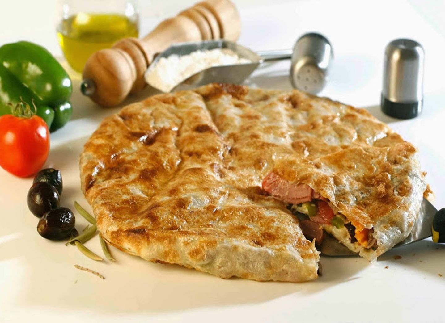 بيبروني - حادق