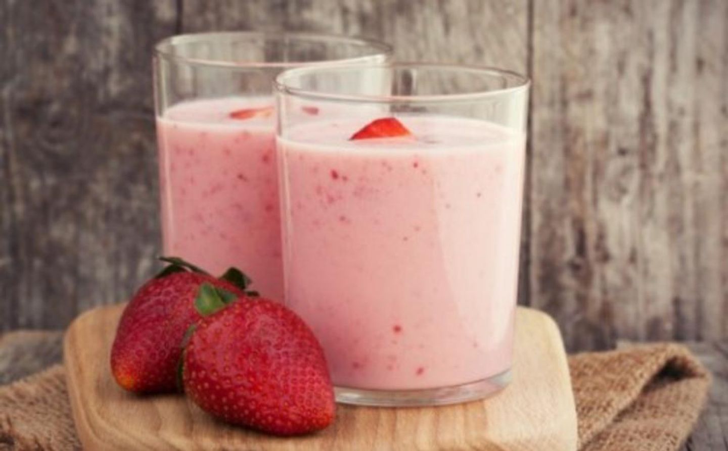 Strawberry Juice With Milk - Small