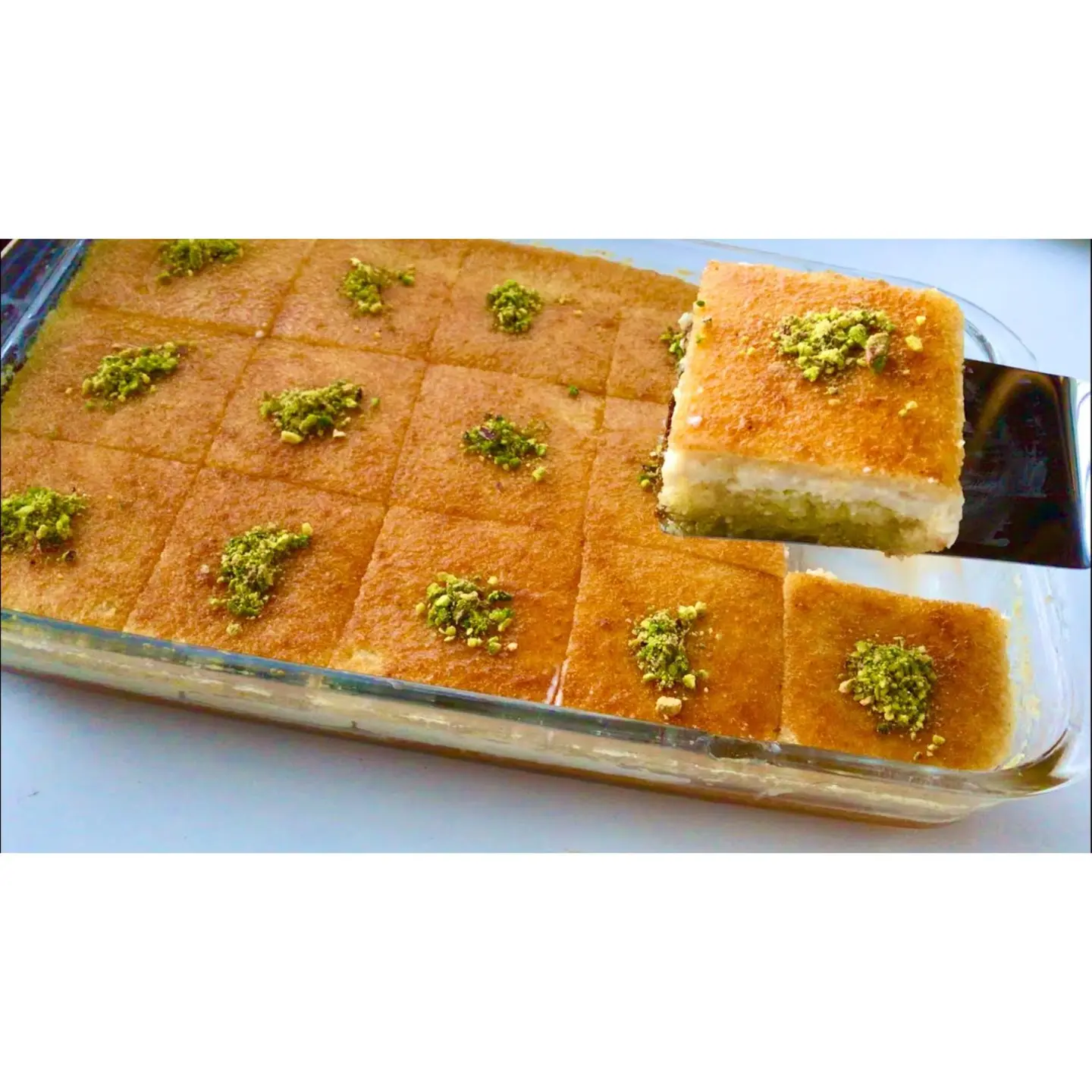 صينية بسبوسة بالقشطة - وسط