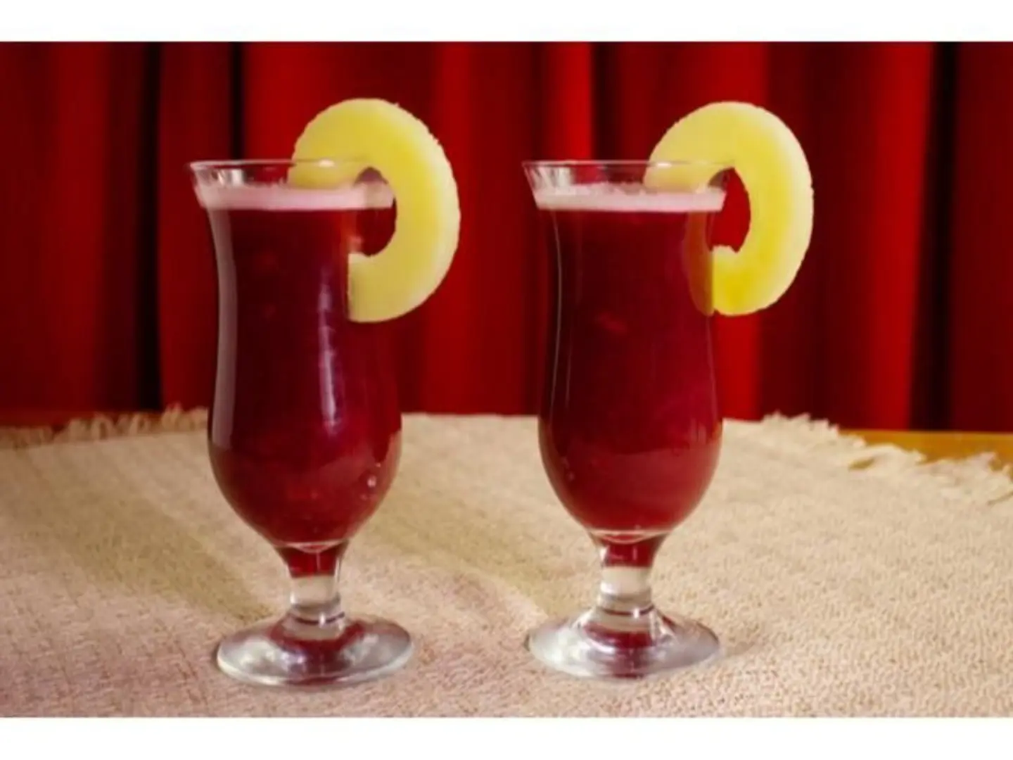 Pineapple With Pomegranate Juice - Small Cup