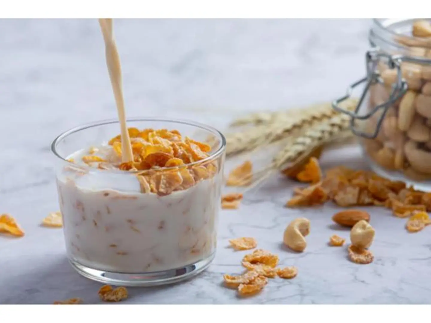 ملكي ومكسرات - كوب وسط