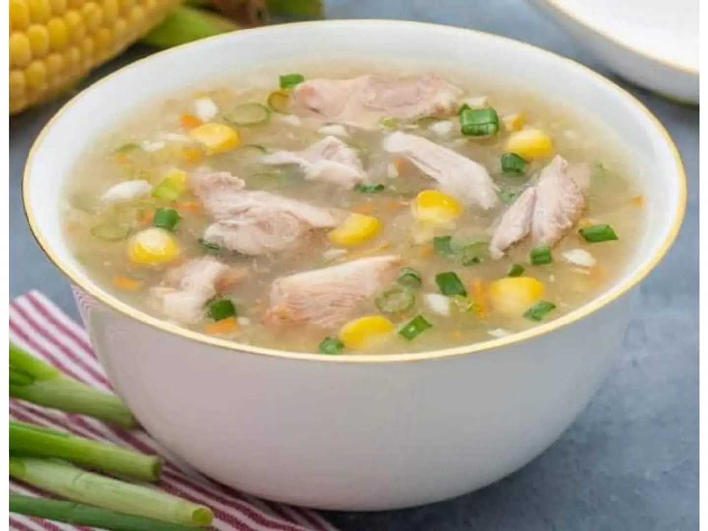 شوربة دجاج بالذرة الحلوة - صغير