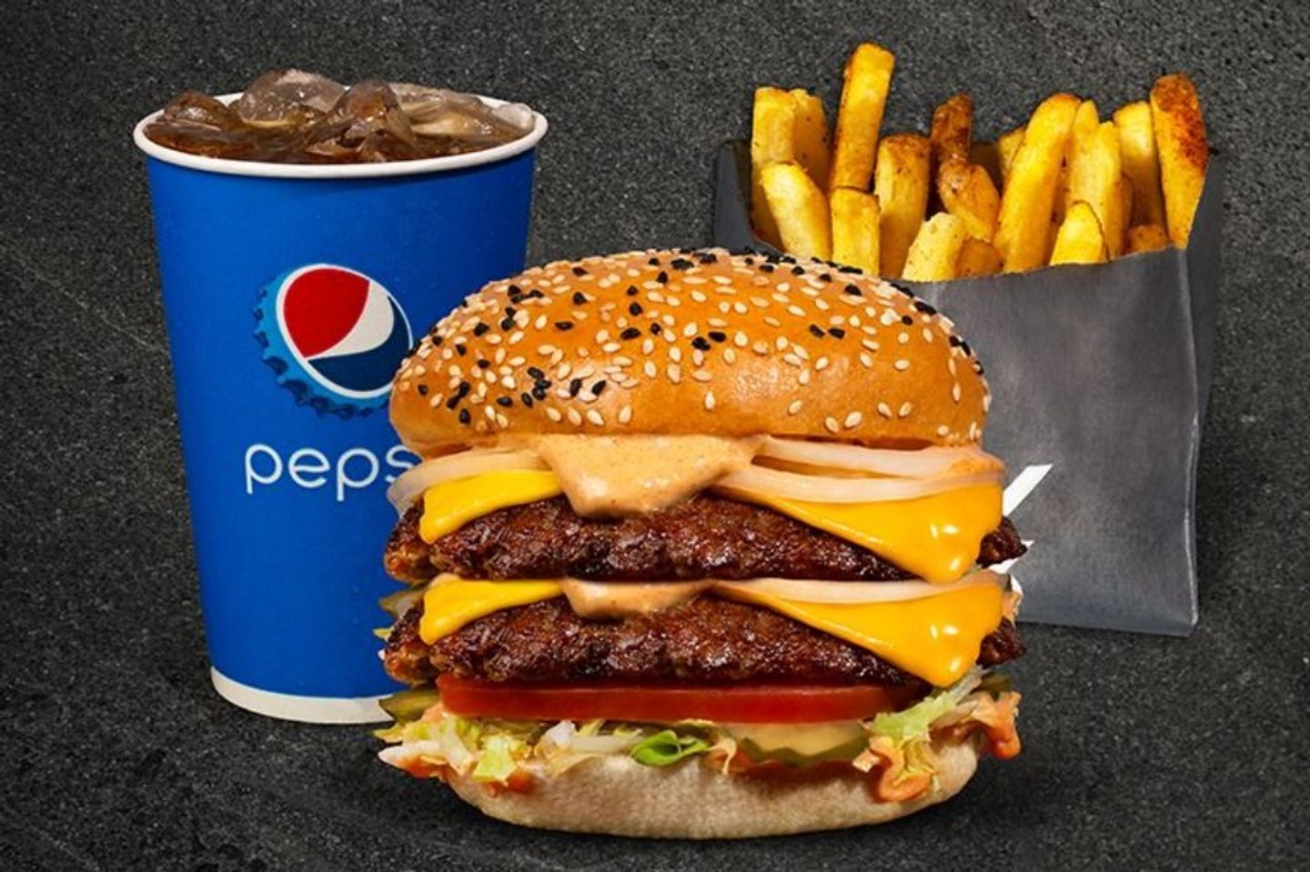 دبل كلاسيك برجر وجبة - بطاطس و مشروب وسط