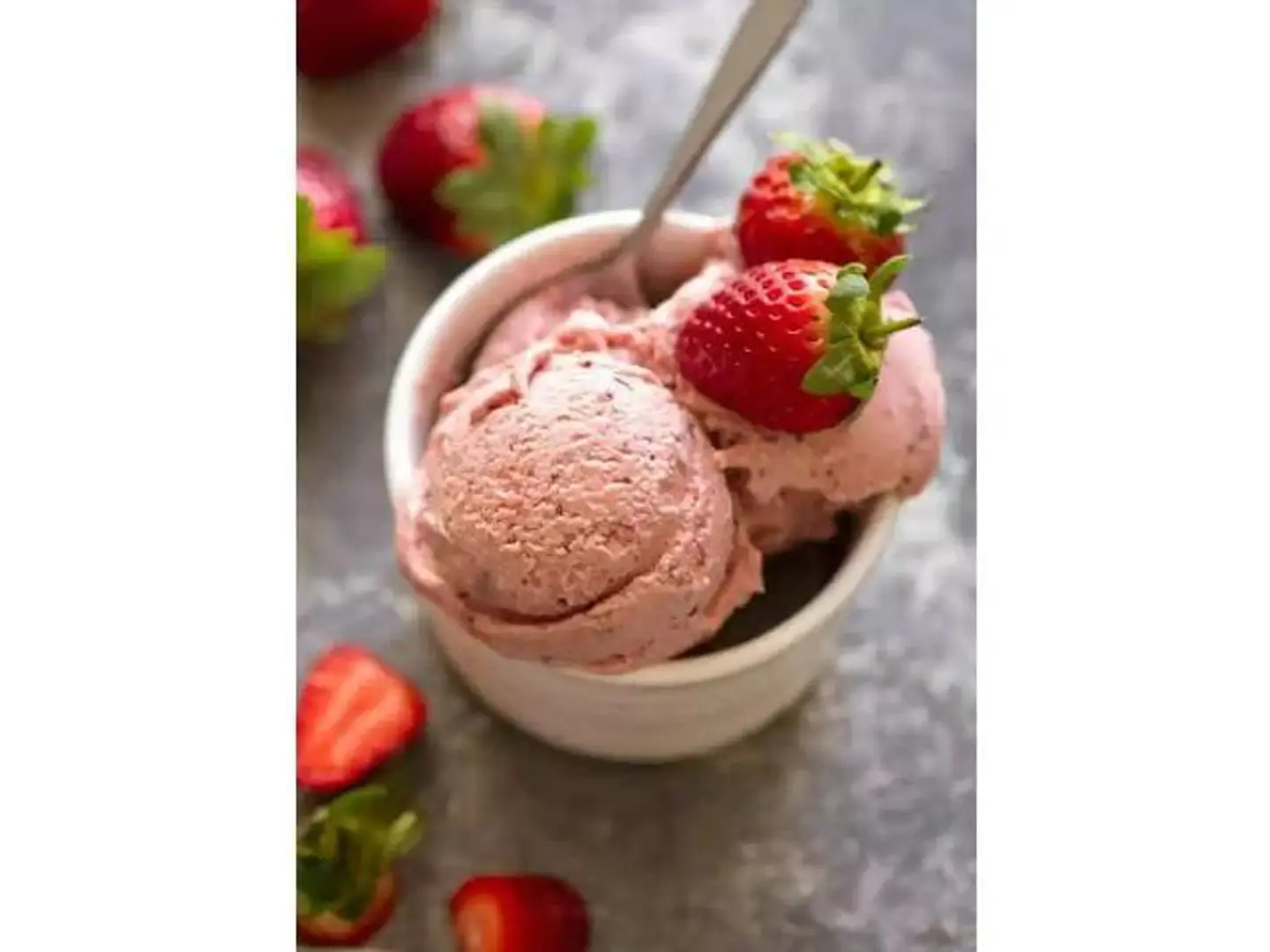 آيس كريم فراولة - وسط