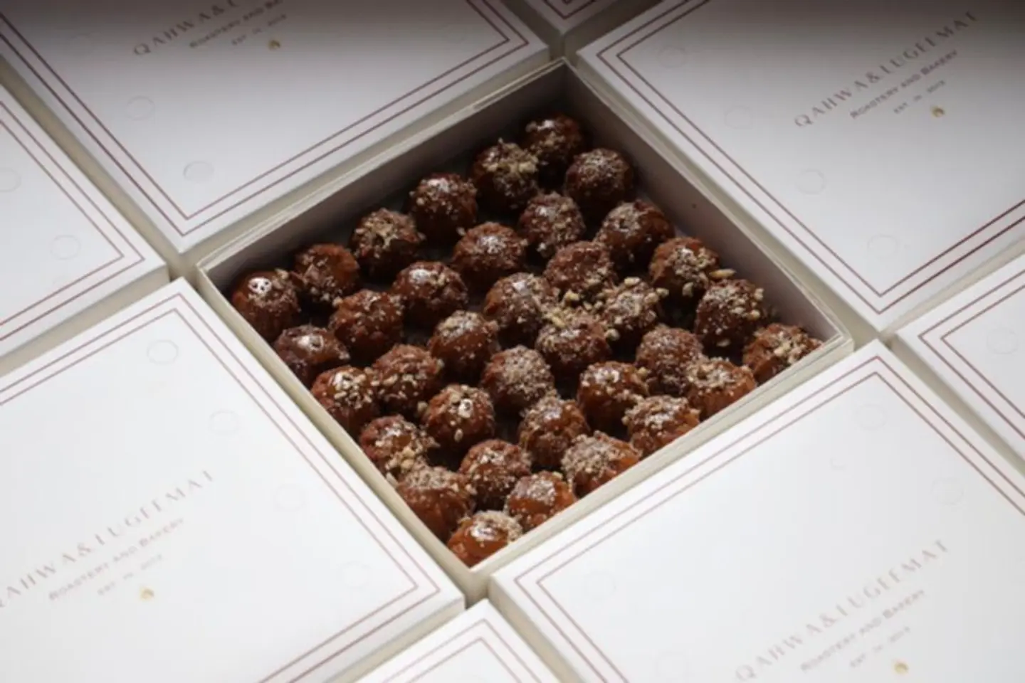 ميني كب كيك تمر - بوكس وردي صغير - ٢٤ حبه