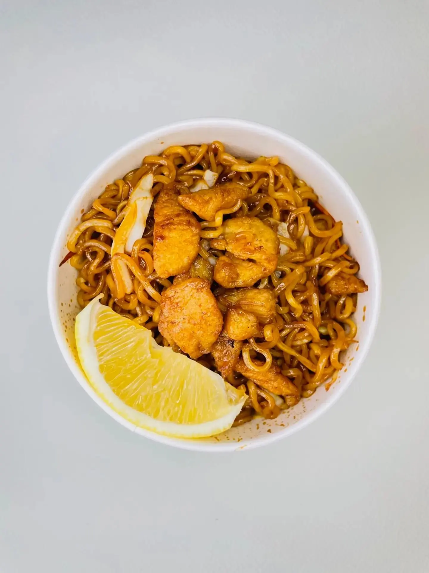 اندومي دجاج - وسط