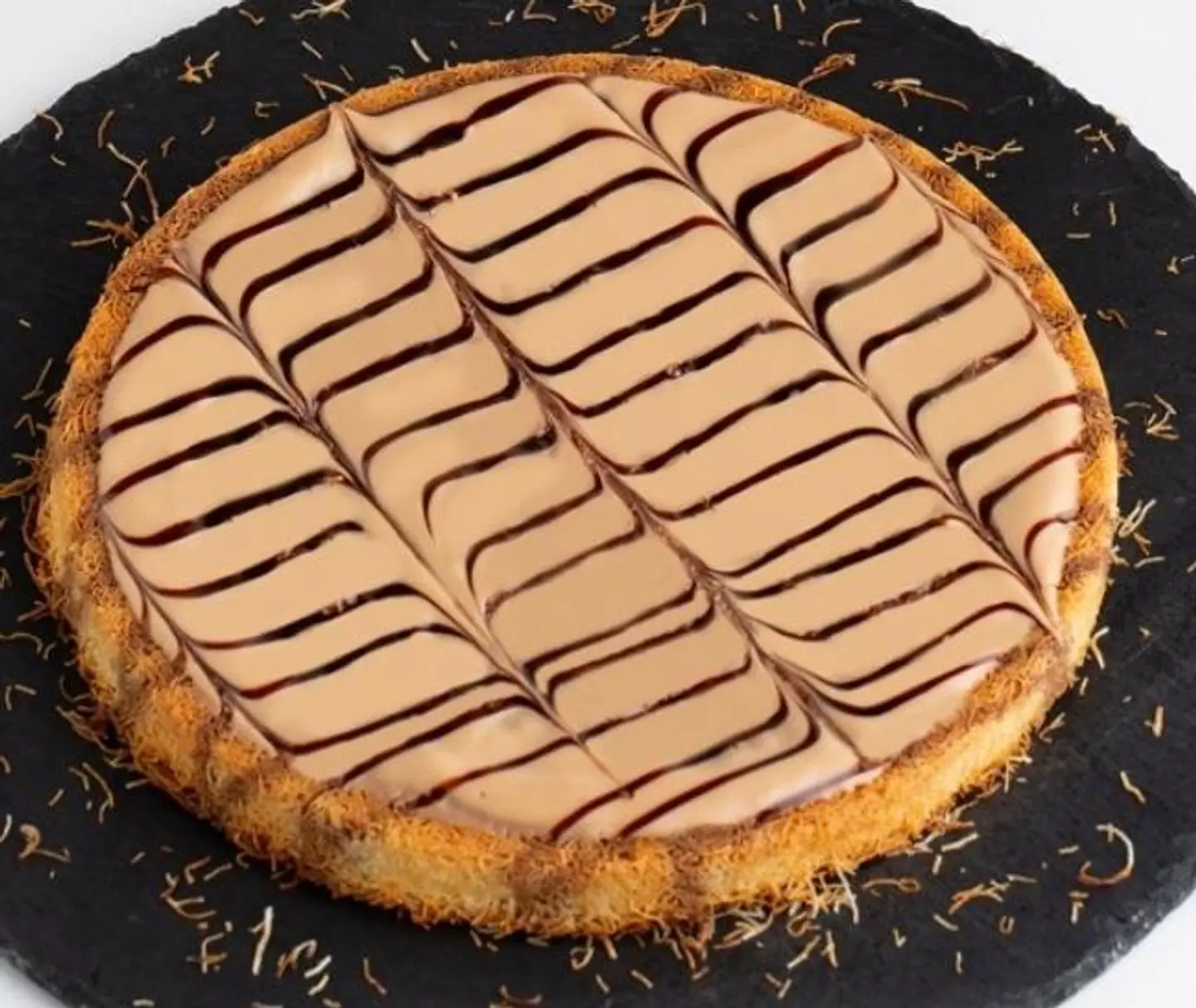 Kunafa Stuffed With Kinder With Sauces - Mini